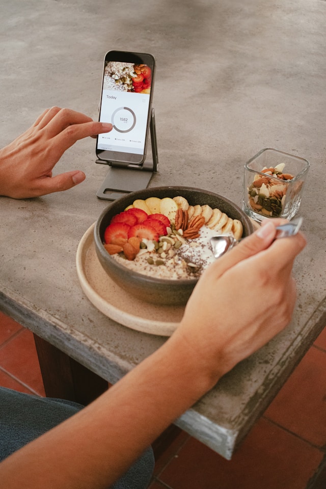 How to Calculate Your Daily Calorie Needs for Sustainable Results